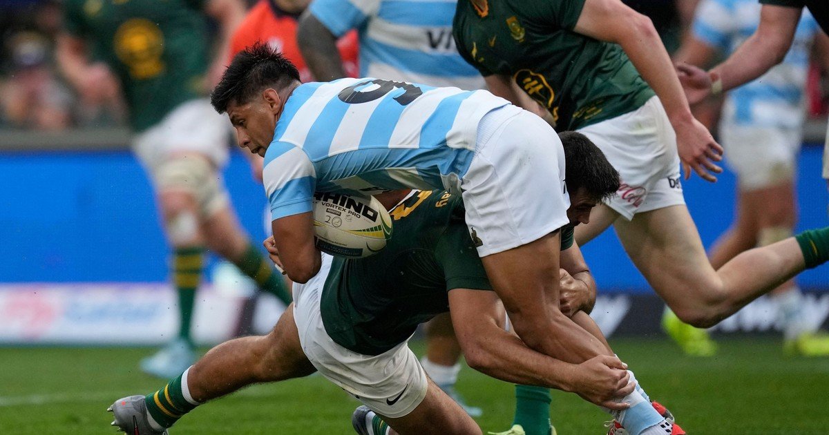 Gonzalo García está fuera de peligro: el medioscrum de Los Pumas preocupó a todos al salir en camilla, pero terminó en el vestuario junto al resto