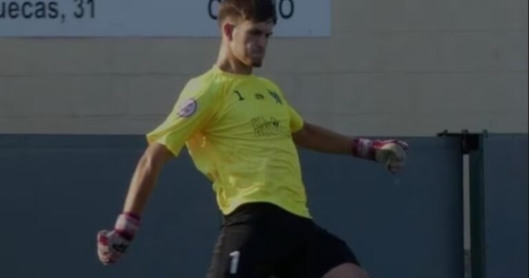 Conmoción en España: un joven arquero murió después de chocar su cabeza contra un rival dentro del área