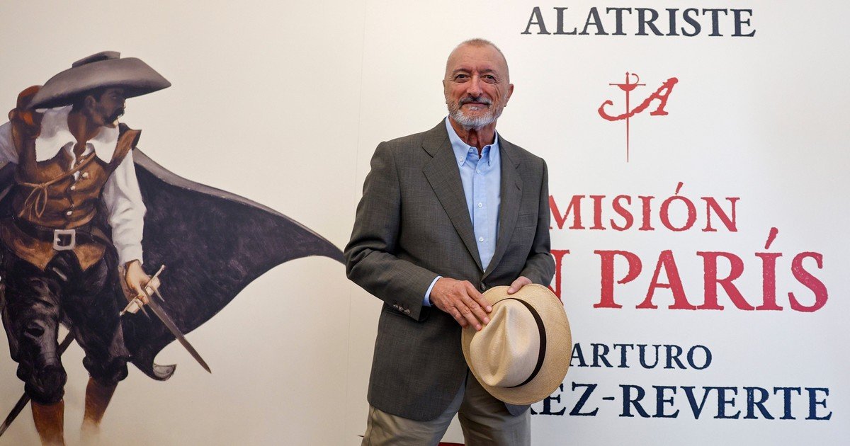 Pérez–Reverte vuelve a "reconciliarse con España" con Alatriste y 'Misión en París'