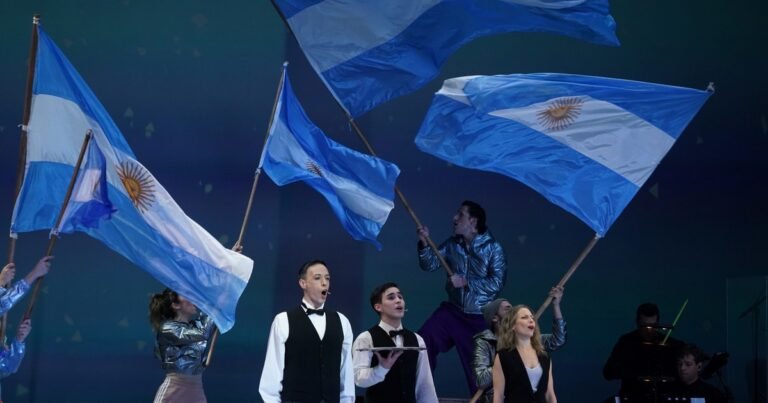 Cómo fue 80 años de Clarín, El gran baile argentino, el espectáculo musical que encabezó Elena Roger en el Colón