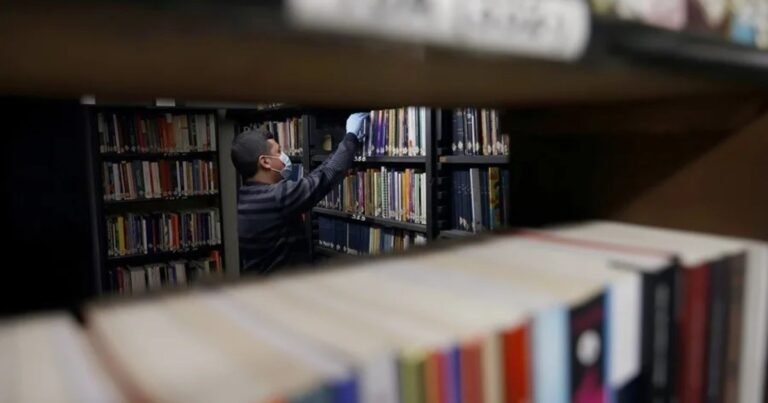 Chile: encontraron en la Biblioteca Nacional libros censurados tras el golpe de Pinochet