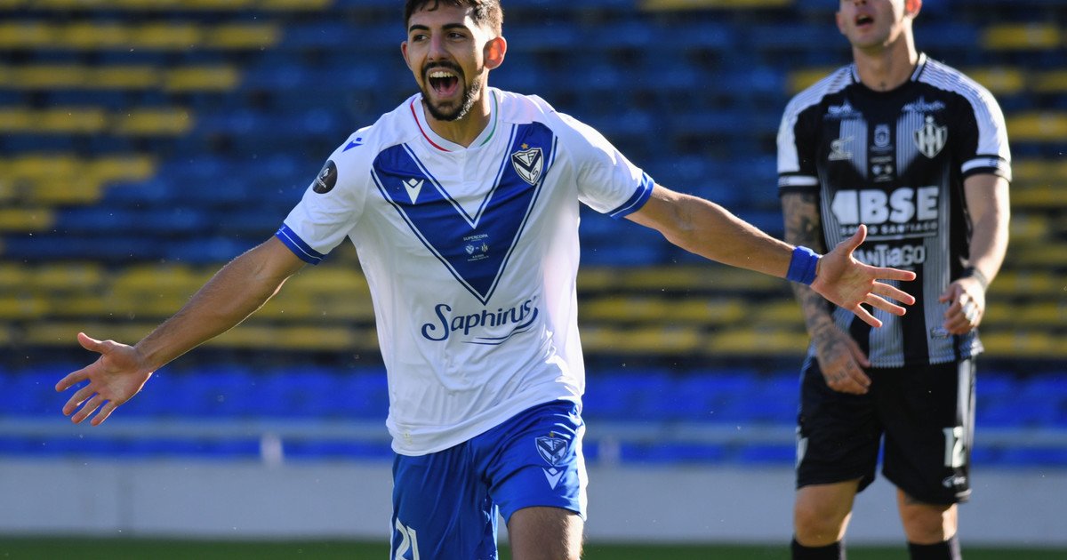 Jano Gordon, el pibe de La Fábrica que estaba con un pie afuera y se metió "de cabeza" en la historia de Vélez