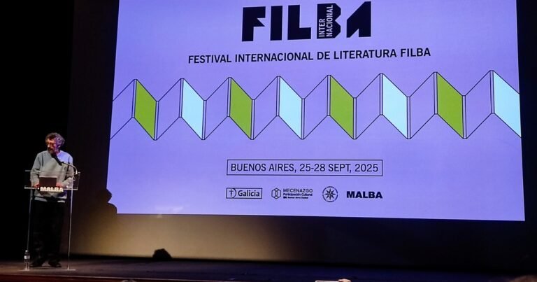 "El cuidado de la palabra es siempre el cuidado del otro": el bahiense Mario Ortiz inauguró el Filba