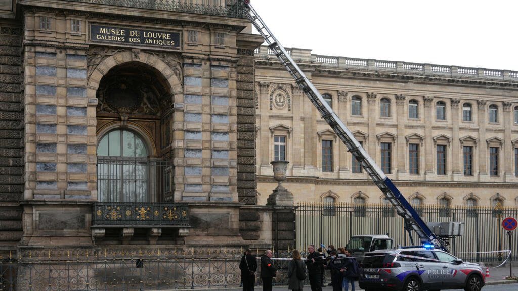 El Museo del Louvre, víctima de un robo: se llevan joyas napoleónicas de "valor incalculable"