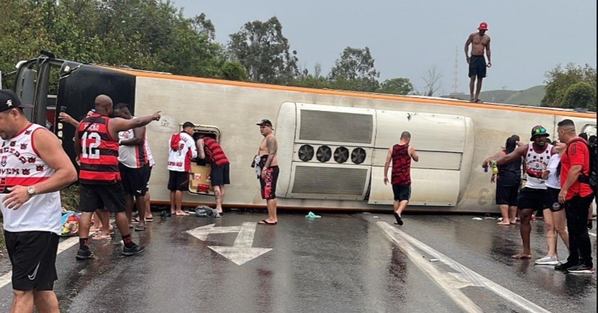 Grave accidente de un colectivo del Flamengo que viajaba al partido con Racing: tres hinchas en grave estado