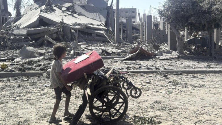Israel sigue bombardeando Gaza y causa decenas de muertos, pese a los llamados de Trump