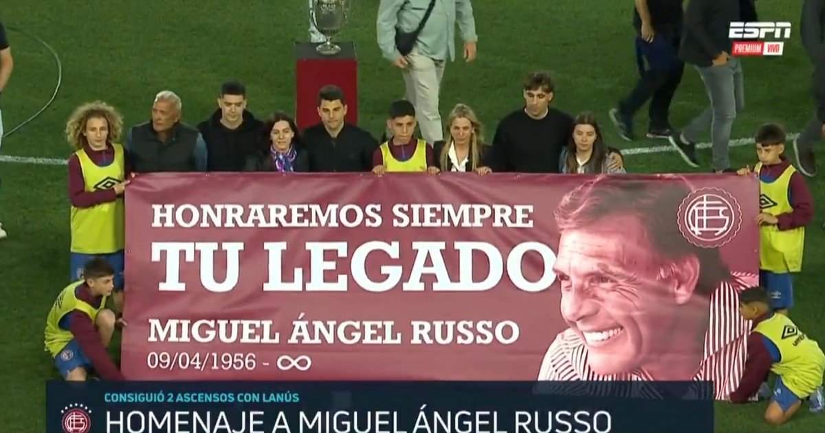 El emotivo homenaje de Lanús para Miguel Ángel Russo: su familia estuvo en el estadio y también los jugadores del ascenso del 92