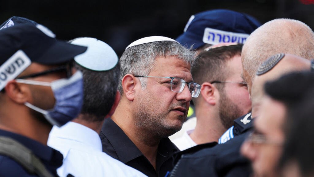 “Son terroristas”: el momento en que el ministro israelí Ben Gvir arremete contra detenidos de la flotilla