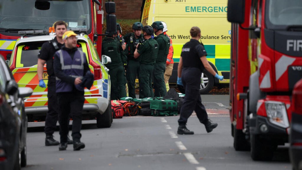 Ataque frente a sinagoga en Mánchester deja cuatro heridos; la policía dispara al sospechoso