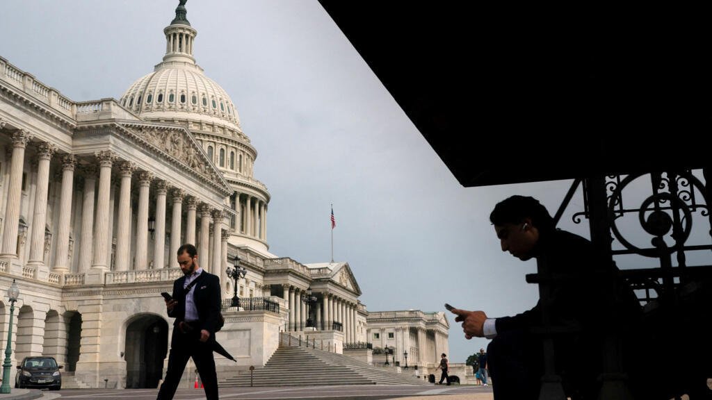 Trump considera recortes en "agencias demócratas" y de “miles” de empleos durante el ‘shutdown’