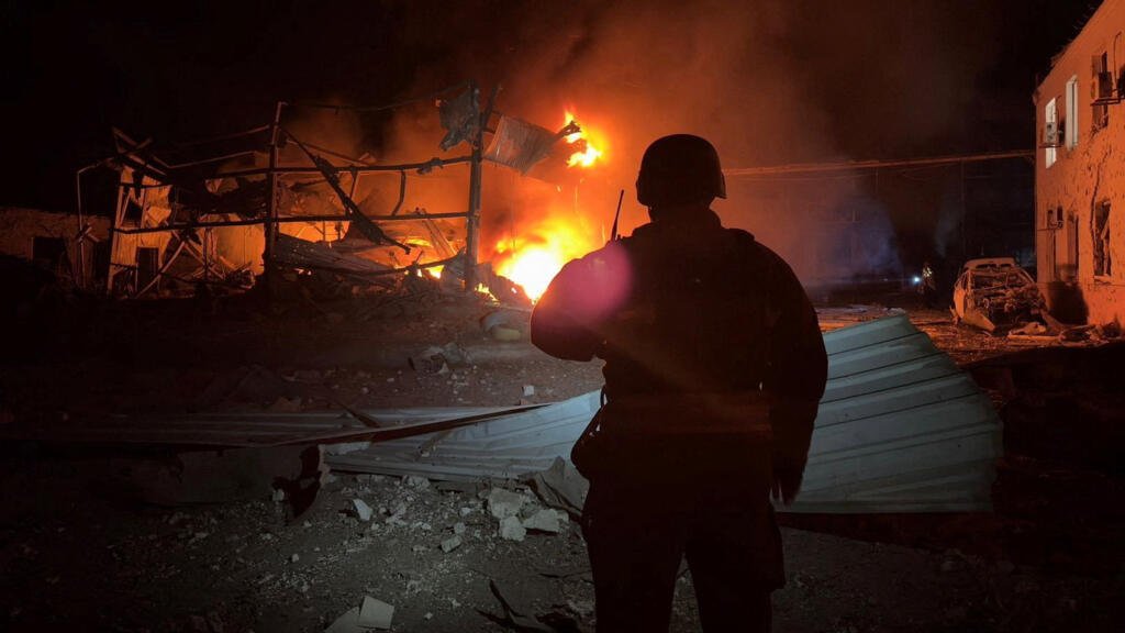 Rusia ataca Ucrania con drones y misiles; Polonia se mantiene en alerta