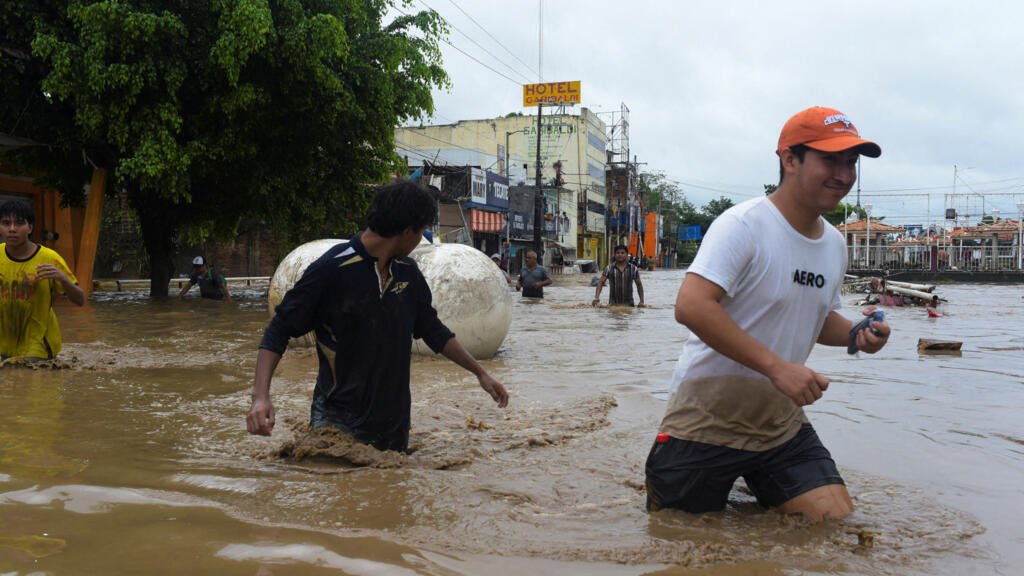 Lluvias torrenciales en México dejan más de 40 muertos y casi 30 desaparecidos