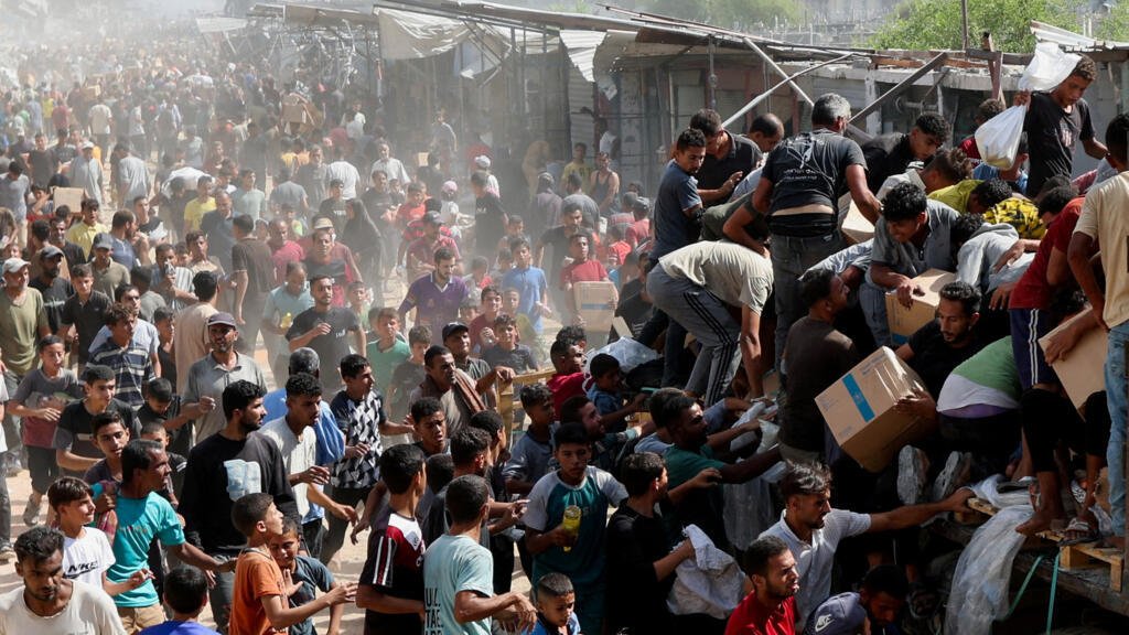 Camiones de ayuda entran a Gaza, previo a liberación de rehenes y visita de Trump a Medio Oriente