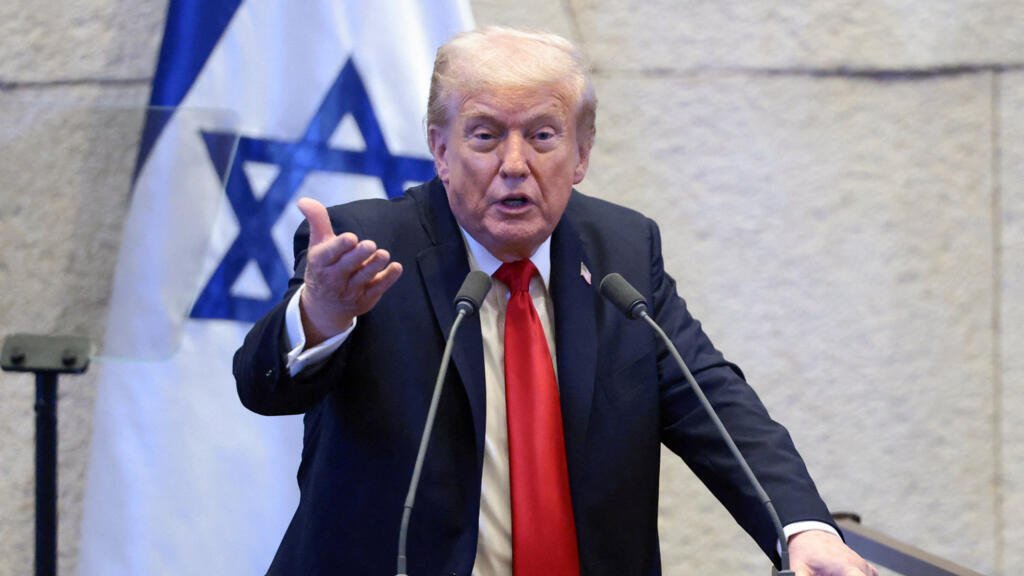 Trump declara un “amanecer histórico” ante la Knéset y pide indulto para Netanyahu, juzgado por corrupción