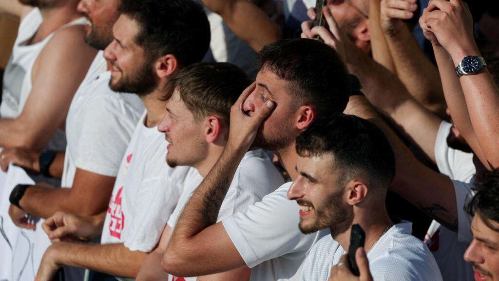 En imágenes: así fueron recibidos los rehenes y presos palestinos liberados en el intercambio entre Israel y Hamás