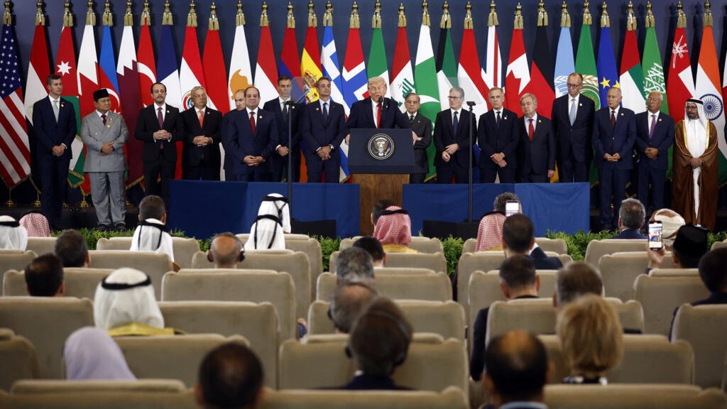 Los grises del plan de 20 puntos de Donald Trump para Gaza ratificado en Egipto