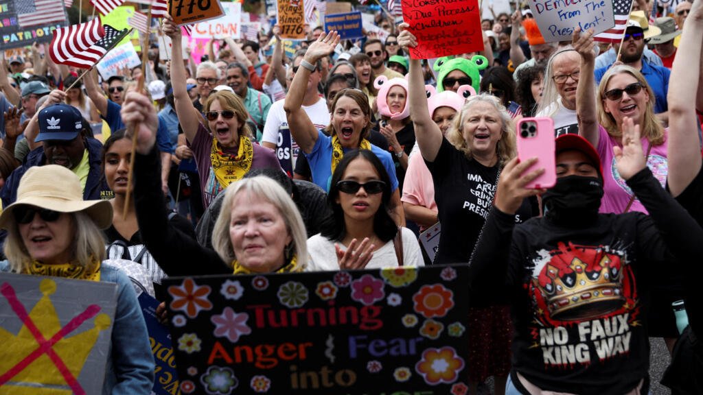'No Kings' convoca a los estadounidenses a manifestarse este sábado contra la política interna de Trump