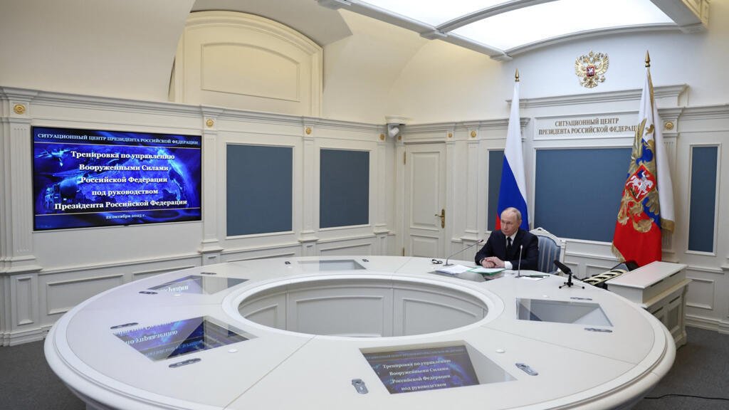 Putin dirige ejercicios de fuerzas nucleares; al menos seis muertos tras nuevos ataques de Moscú en Ucrania