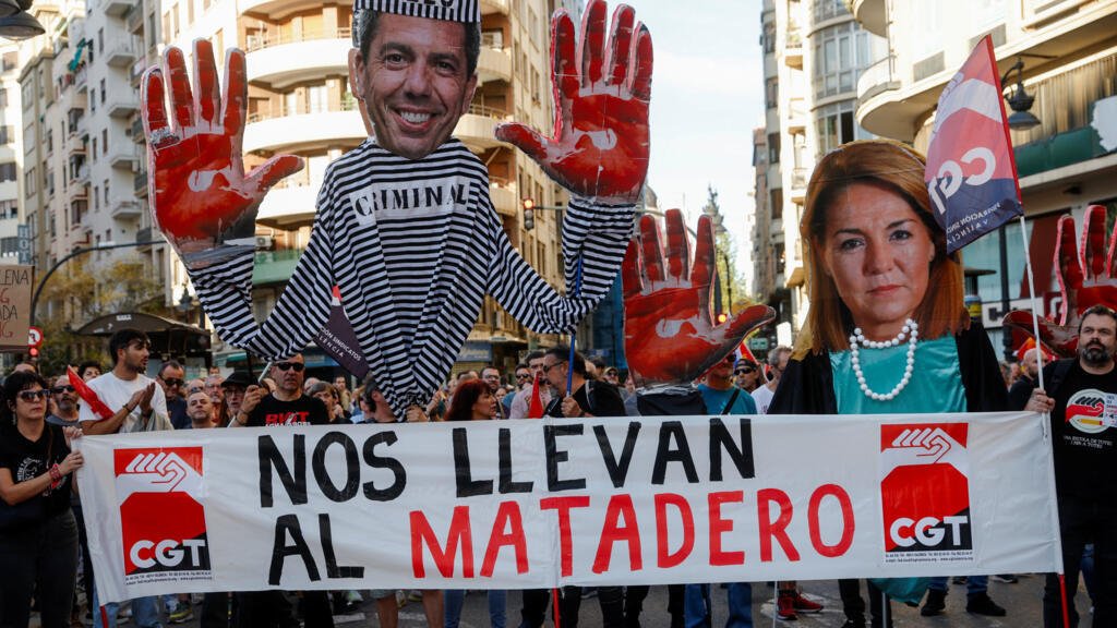 Decenas de miles de manifestantes en Valencia, un año después de las mortíferas inundaciones