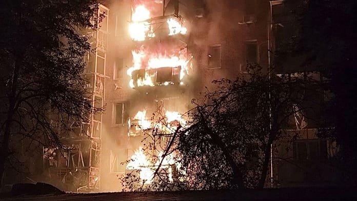 Cientos de drones y misiles rusos golpean Ucrania y provocan decenas de heridos