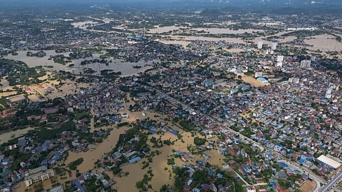 El norte de Vietnam sufre graves inundaciones al superar los ríos los niveles de peligro