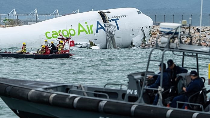 Un avión de carga se estrella en Hong Kong y cae en el mar dejando 2 muertos y 4 heridos