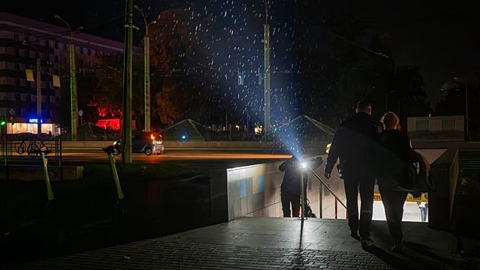 Un bombardeo ruso causa apagones en Ucrania mientras Zelenski pide ayuda a Trump en Washington