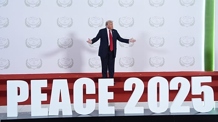 Trump busca trasladar el éxito del alto el fuego en Gaza a Ucrania