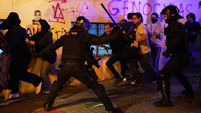 15 detenidos en la protesta por Palestina de Barcelona: barricadas, vandalismo y ataque a los Mossos