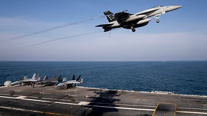 Un helicóptero y un caza de EE.UU. se estrellan en el Mar de China con media hora de diferencia