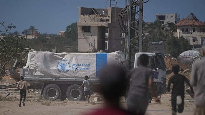 Israel vuelve a permitir la entrada de ayuda en Gaza, pero solo la mitad de lo pactado en la tregua