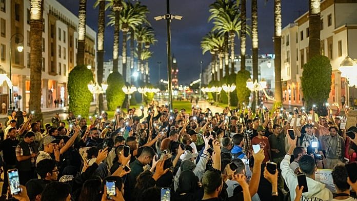 Los jóvenes marroquíes pausan durante 24 horas sus protestas a la espera del discurso de Mohammed VI