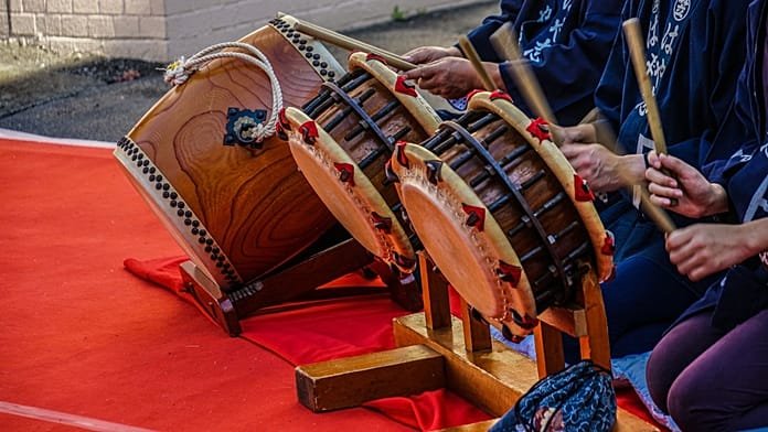 Los tambores resuenan por todo Japón al regresar el desfile otoñal con siglos de historia