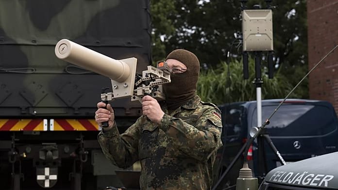 Detectan drones sobrevolando una base militar en el este de Bélgica, según informes