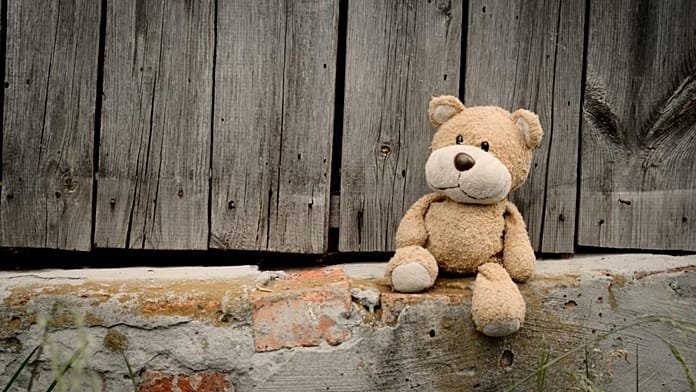 Un niño de 10 años vivía en una casa abandonada sin luz, ni agua, en Portugal