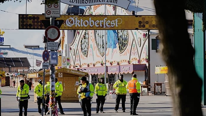 Una amenaza de bomba cierra la Oktoberfest de Múnich tras una explosión mortal