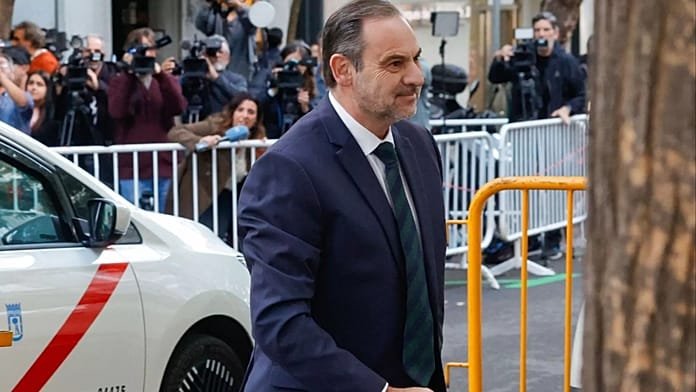 Ábalos rechaza declarar en el Supremo y las acusaciones populares solicitan su ingreso en la cárcel