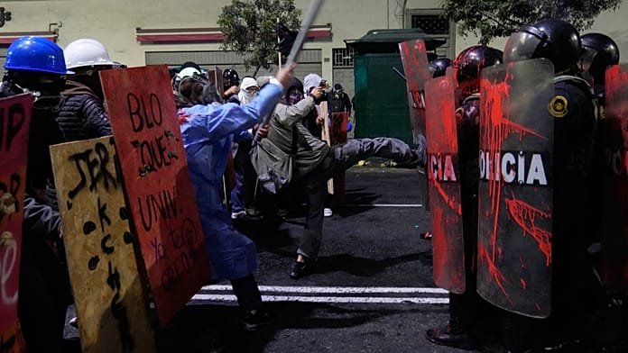 Trabajadores del transporte protestan tras el asesinato de un conductor tiroteado en Perú