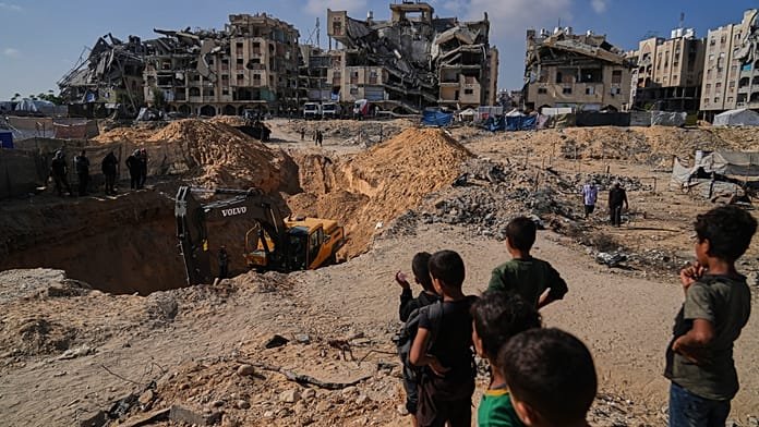 Decenas de palestinos enterrados en Gaza tras la devolución de los cuerpos por Israel