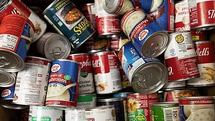 Polonia acusa a Rusia de un atentado con explosivos introducidos en latas de maíz