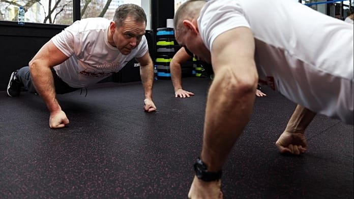 Del gimnasio a la política: ¿Genera más confianza en tiempos de incertidumbre un político en forma?