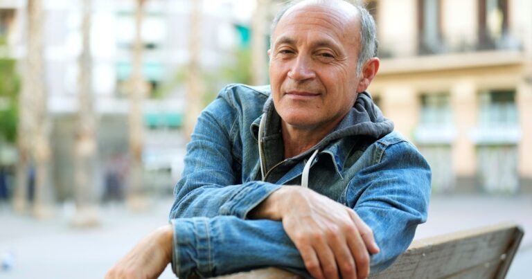 Juan José Becerra desafía el formato del libro con dos novelas que dialogan entre sí