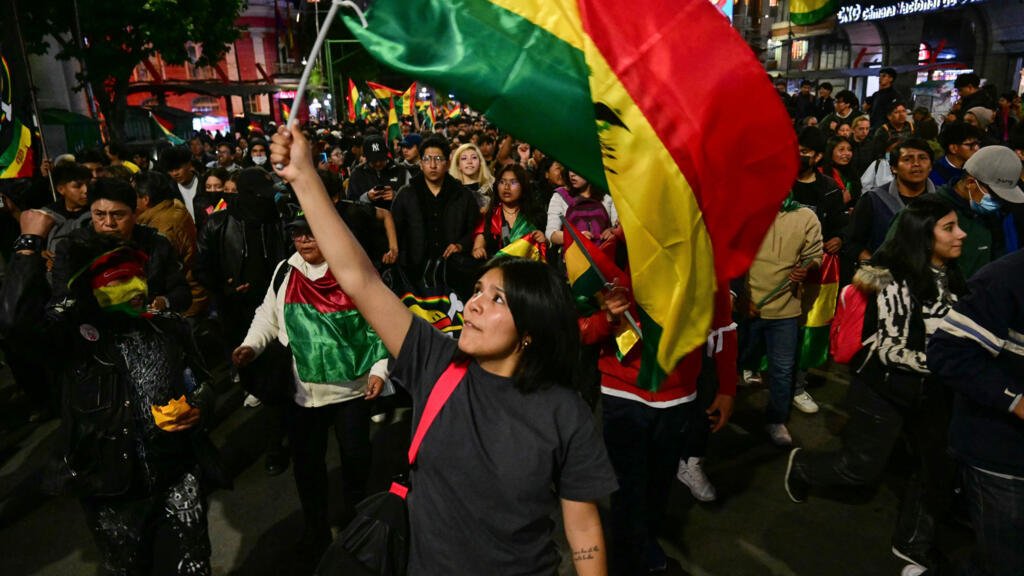 Protestas en la capital de Bolivia tras la elección de Rodrigo Paz como presidente