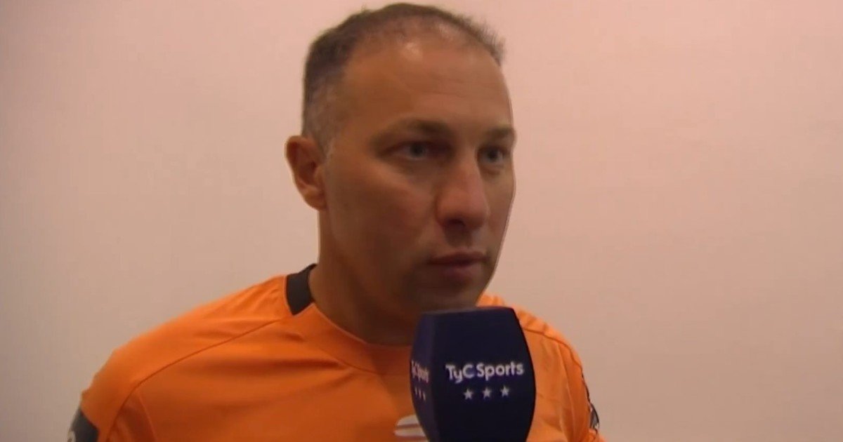 Escándalo en la Primera Nacional: el árbitro Comesaña suspendió el partido tras denunciar "amenazas" de los dirigentes de Gimnasia de Jujuy, que le ganaba a Deportivo Madryn
