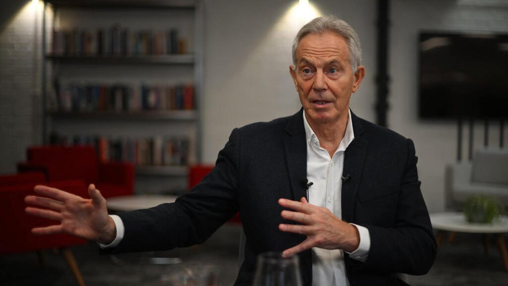 ¿Quién es Tony Blair y por qué vuelve al tablero de Medio Oriente?