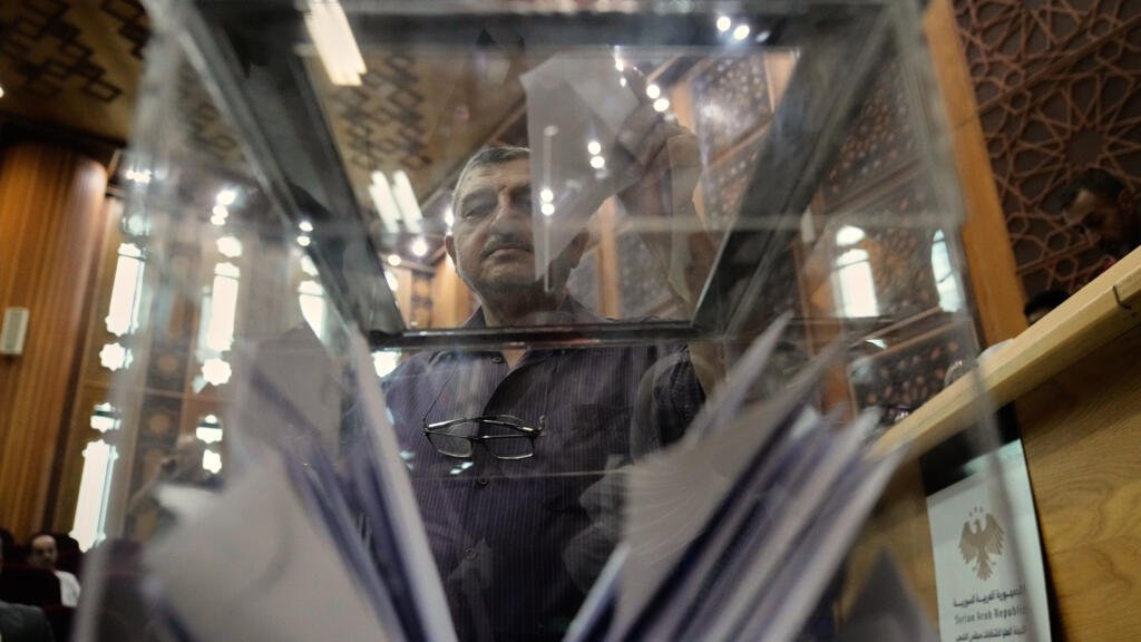 Siria estrena Parlamento de tecnócratas y la queja de los jóvenes que se sienten excluidos