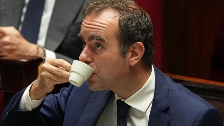 Lecornu respira después de superar la censura y antes de su siguiente desafío: ¿se mantendrá a salvo?