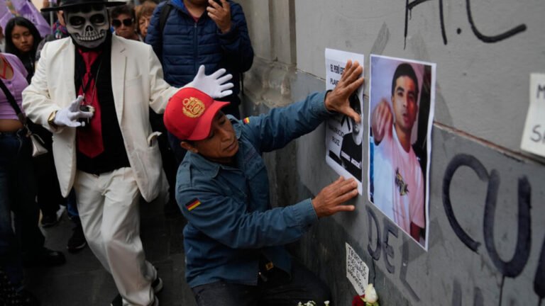 Perú: la muerte de un manifestante escala contra el presidente y dos ministros