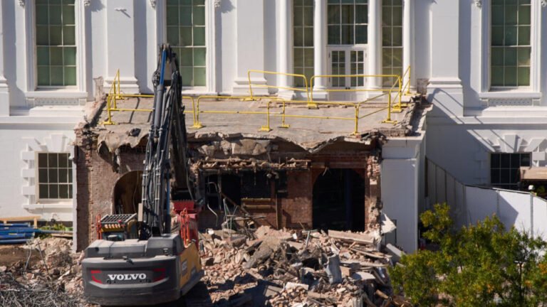 El salón de baile en la Casa Blanca: la bola de demolición marca a fuego la huella de Trump