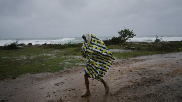 Melissa llega a Cuba como huracán de categoría 3 tras su devastador paso por Jamaica